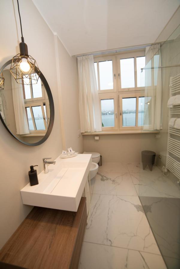 Little Marina Apartment Malgrate Eksteriør billede